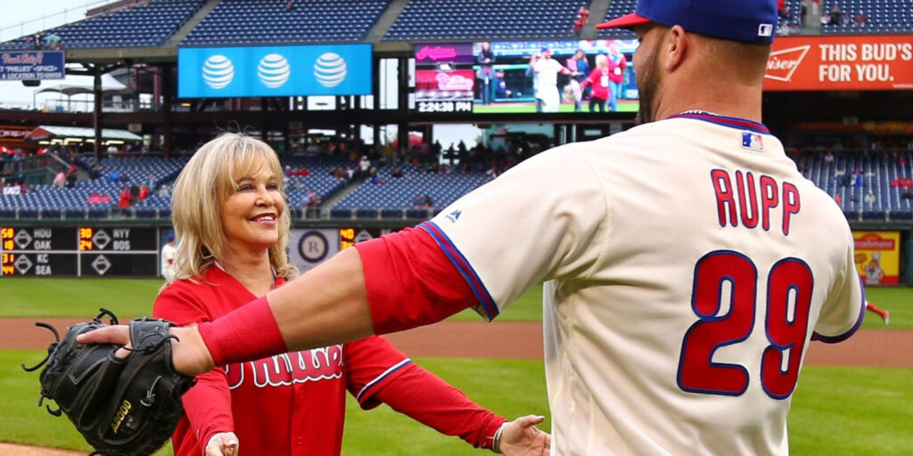 Cameron Rupp S Mother Throws First Pitch Philadelphia
